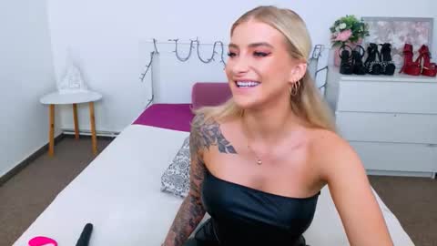 Snapshot of liabeninix chatting on 13, 5, 2026 Lia online show from 13, 5, 2026