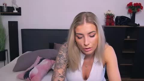 Snapshot of liabeninix chatting on 18, 5, 2026 Lia online show from 18, 5, 2026