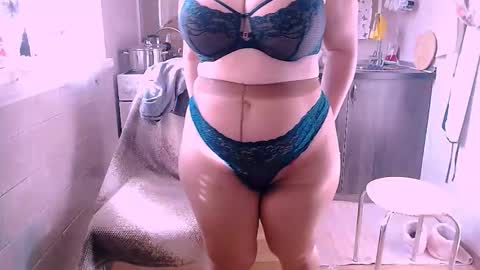 miss Lia  colection for travel online show from 26, 10, 2025