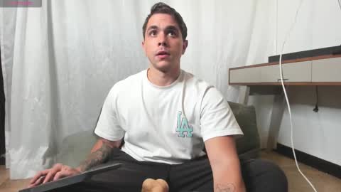 Snapshot of liam_walk chatting on 30, 10, 2025 Liam online show from 30, 10, 2025