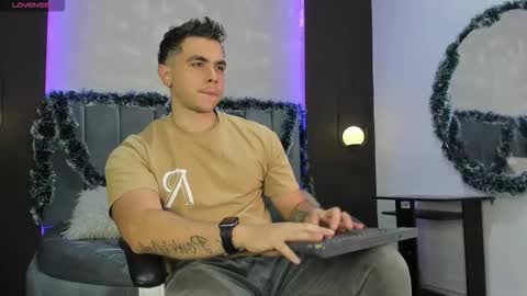 Snapshot of liam_walk chatting on 23, 11, 2025 Liam online show from 23, 11, 2025