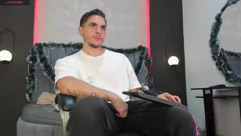 Snapshot of liam_walk chatting on 3, 12, 2025 Liam online show from 3, 12, 2025