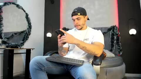 Snapshot of liam_walk chatting on 21, 12, 2025 Liam online show from 21, 12, 2025