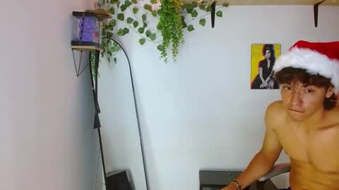 Snapshot of liam_xul chatting on 19, 12, 2025 liamxul online show from 19, 12, 2025