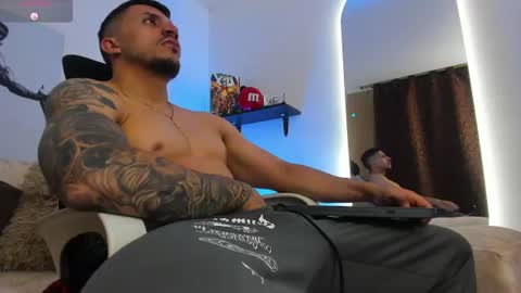 Snapshot of liamreigns_ chatting on 7, 7, 2026 liam online show from 7, 7, 2026