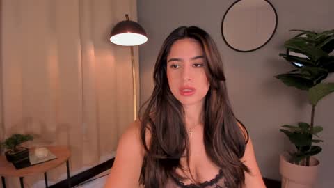 Snapshot of liapearce chatting on 16, 12, 2024 Lia online show from 16, 12, 2024
