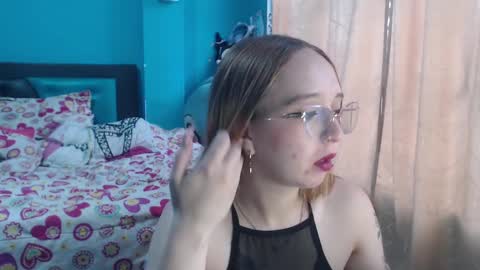 Lia Roberts online show from 7, 3, 2025