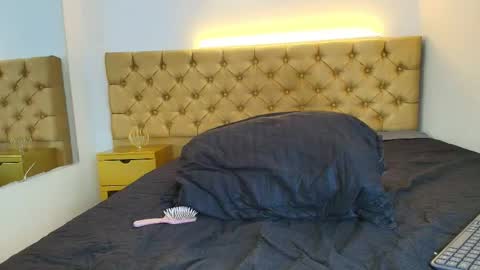Liiaa Sweett  online show from 15, 5, 2026