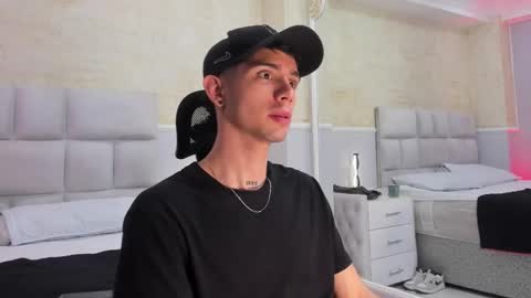 L I I A M online show from 4, 2, 2025