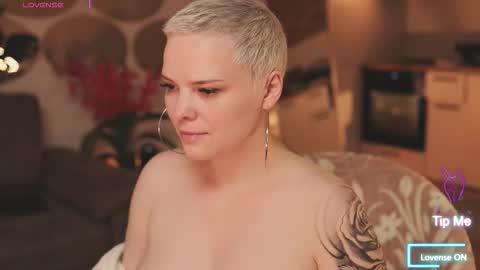 likaaberry online show from 3, 11, 2025