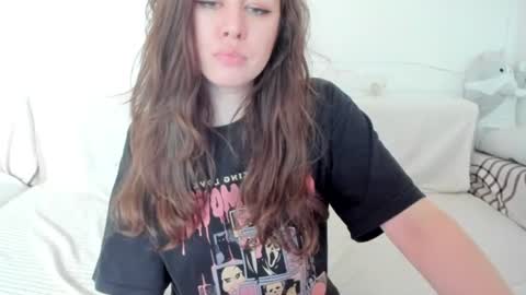 Snapshot of lil_foxy999 chatting on 23, 6, 2026 Alisa online show from 23, 6, 2026