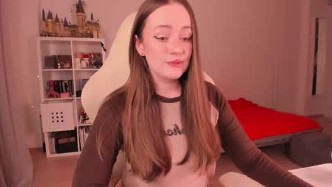 Snapshot of lil_happiness chatting on 27, 9, 2025 for free registration 3 online show from 27, 9, 2025