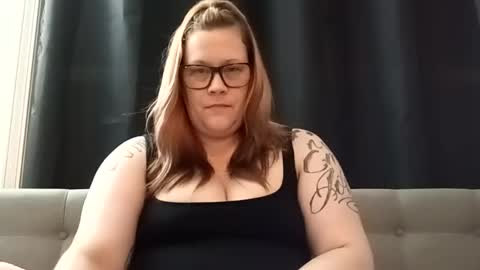 Snapshot of lil_nelli8 chatting on 4, 10, 2025 lil_nelli8 online show from 4, 10, 2025