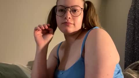 Snapshot of lilaccandy chatting on 14, 11, 2025 lilaccandy online show from 14, 11, 2025