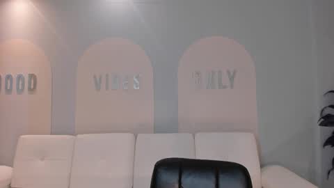 Lila West online show from 26, 2, 2025