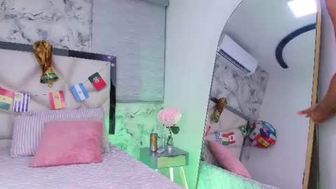 Snapshot of lili_jhonson chatting on 21, 6, 2026 Lily online show from 21, 6, 2026