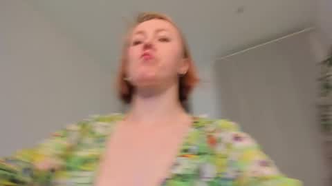 Snapshot of lilian_kroft chatting on 25, 4, 2026 LIL online show from 25, 4, 2026