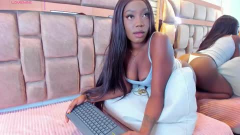 Snapshot of lilian_starfire chatting on 14, 10, 2025 LILIAN online show from 14, 10, 2025