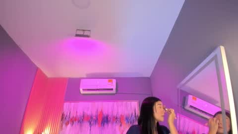 holis soy lily chang no olvides el pulgar arriba es muy importante para mi 3 independent model online show from 24, 2, 2026