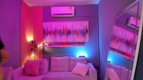 holis soy lily chang no olvides el pulgar arriba es muy importante para mi 3 independent model online show from 25, 3, 2026