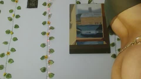 Snapshot of liliandoll chatting on 22, 10, 2025 yesica online show from 22, 10, 2025