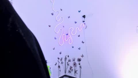 Lilie  online show from 28, 11, 2025