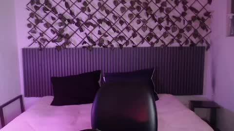 Lilith Patton  online show from 19, 12, 2025