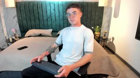 Snapshot of liljames_ chatting on 27, 4, 2026 Lil James online show from 27, 4, 2026