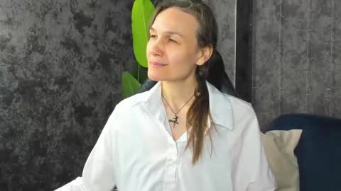 Snapshot of lillian_white1 chatting on 26, 4, 2026 lillian_white1 online show from 26, 4, 2026