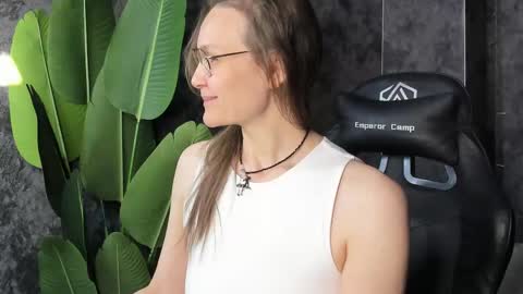 Snapshot of lillian_white1 chatting on 3, 5, 2026 lillian_white1 online show from 3, 5, 2026