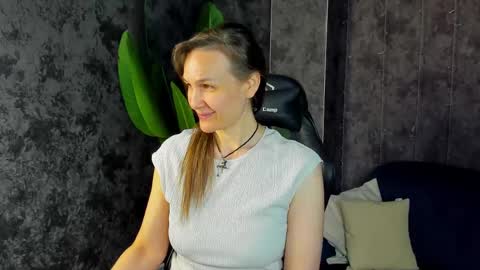 Snapshot of lillian_white1 chatting on 6, 5, 2026 lillian_white1 online show from 6, 5, 2026