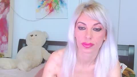 Lara online show from 15, 4, 2026