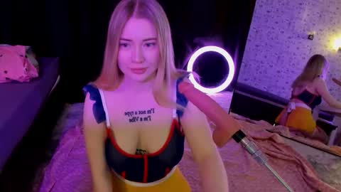 lillie_berry online show from 16, 12, 2025