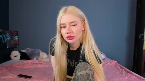 Snapshot of lillie_berry chatting on 24, 6, 2026 lillie_berry online show from 24, 6, 2026