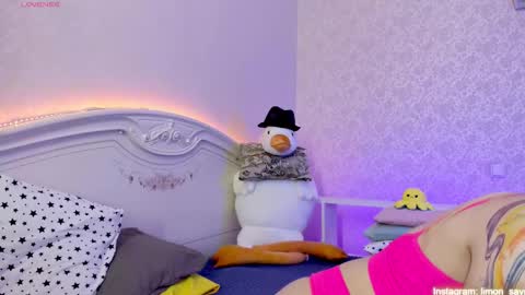 LilliMoore online show from 25, 1, 2025