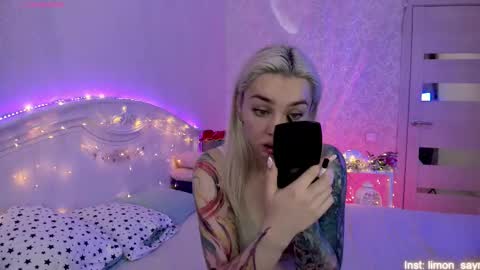 LilliMoore online show from 9, 9, 2025