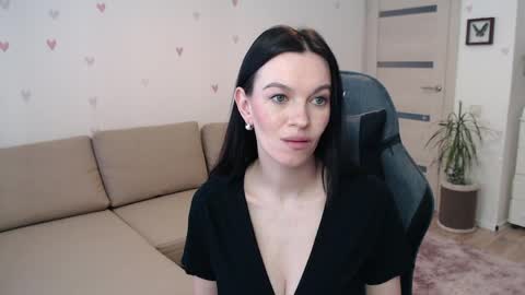 Snapshot of lilliyves chatting on 7, 4, 2026 lilliyves online show from 7, 4, 2026