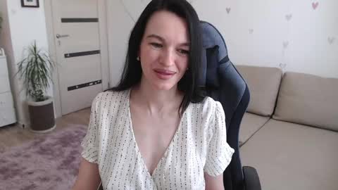 Snapshot of lilliyves chatting on 16, 4, 2026 lilliyves online show from 16, 4, 2026
