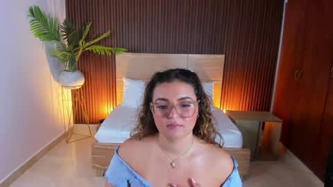 L I L L Y online show from 17, 2, 2025