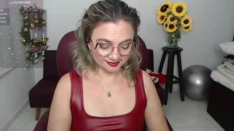 Snapshot of lilly_milf chatting on 6, 4, 2026 Lilly online show from 6, 4, 2026