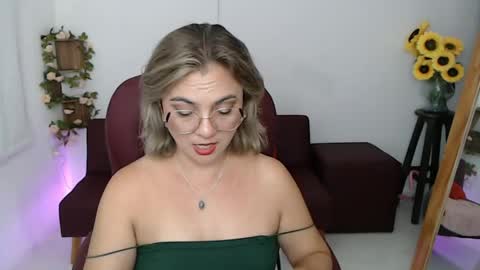 Snapshot of lilly_milf chatting on 25, 5, 2026 Lilly online show from 25, 5, 2026