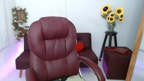 Snapshot of lilly_milf chatting on 27, 5, 2026 Lilly online show from 27, 5, 2026