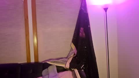Snapshot of lilsirenluna chatting on 4, 5, 2026 Luna online show from 4, 5, 2026