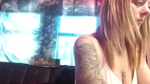 Snapshot of lilsirenluna chatting on 6, 6, 2026 Luna online show from 6, 6, 2026