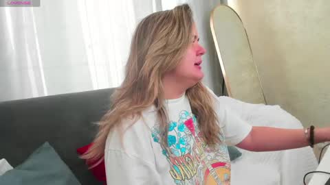 Snapshot of lily_bel chatting on 25, 5, 2026 Lily online show from 25, 5, 2026