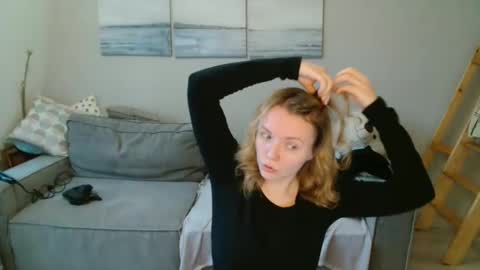 Lily dollyx online show from 2, 12, 2025