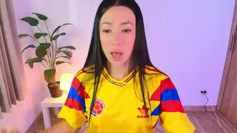 Snapshot of lily_evans_ chatting on 17, 6, 2026 just lily online show from 17, 6, 2026