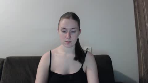 lily_love_x online show from 26, 2, 2025