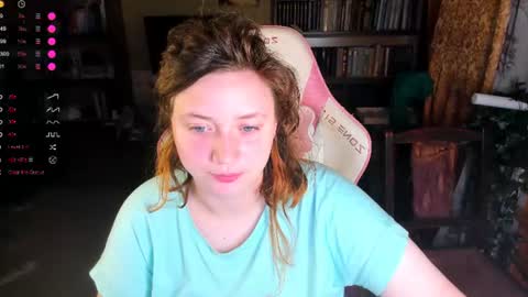 Snapshot of lily_shamy chatting on 8, 8, 2026 Alice online show from 8, 8, 2026