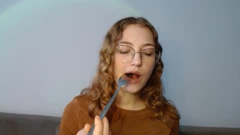 small lily online show from 15, 3, 2026